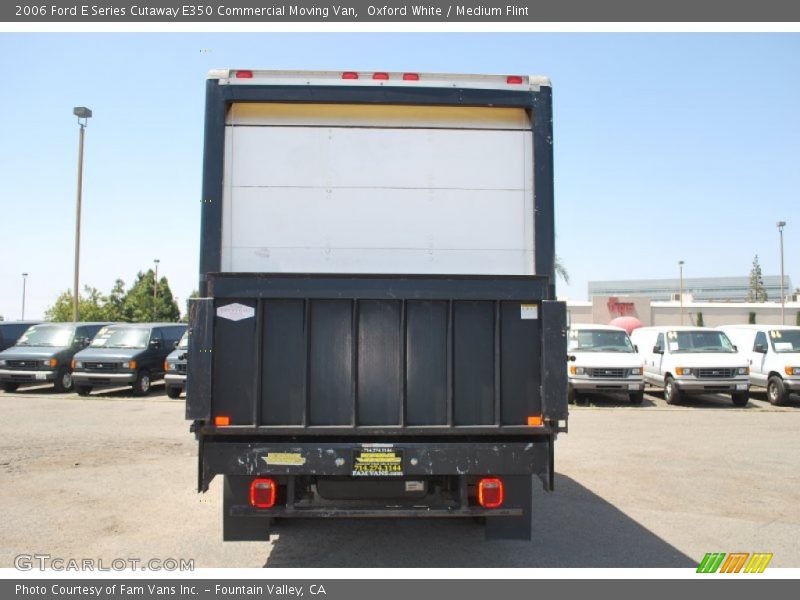 Oxford White / Medium Flint 2006 Ford E Series Cutaway E350 Commercial Moving Van
