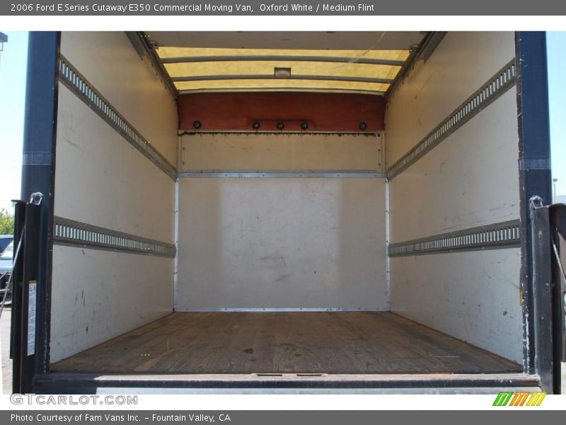 Oxford White / Medium Flint 2006 Ford E Series Cutaway E350 Commercial Moving Van