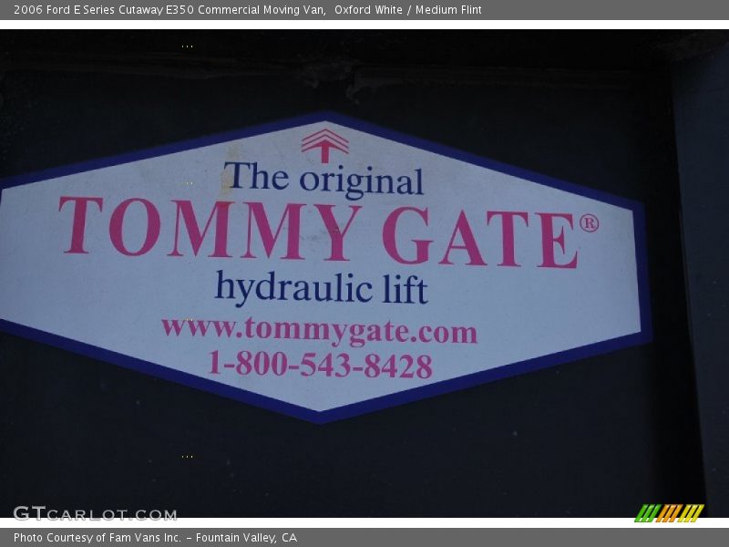 Oxford White / Medium Flint 2006 Ford E Series Cutaway E350 Commercial Moving Van