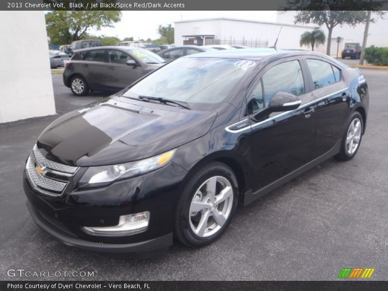 Front 3/4 View of 2013 Volt 