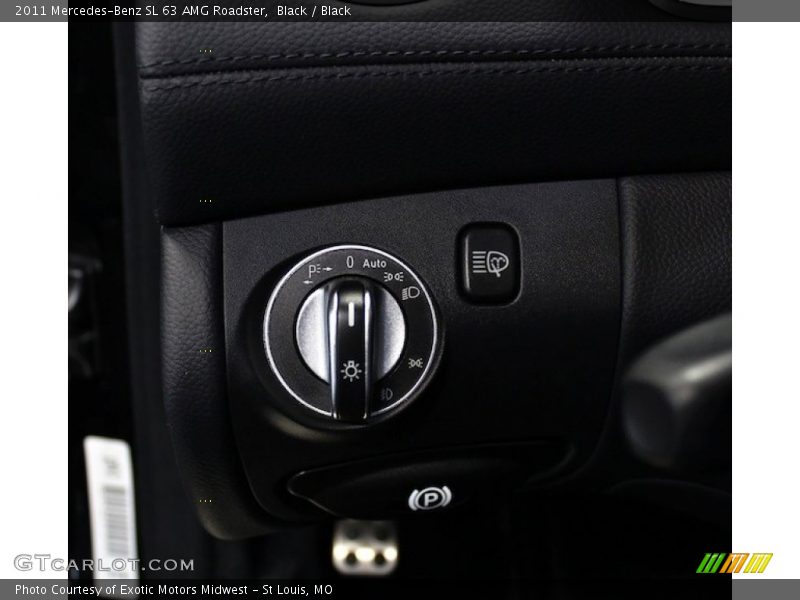 Controls of 2011 SL 63 AMG Roadster