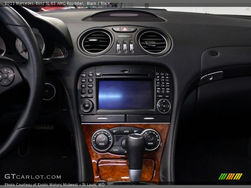 Controls of 2011 SL 63 AMG Roadster