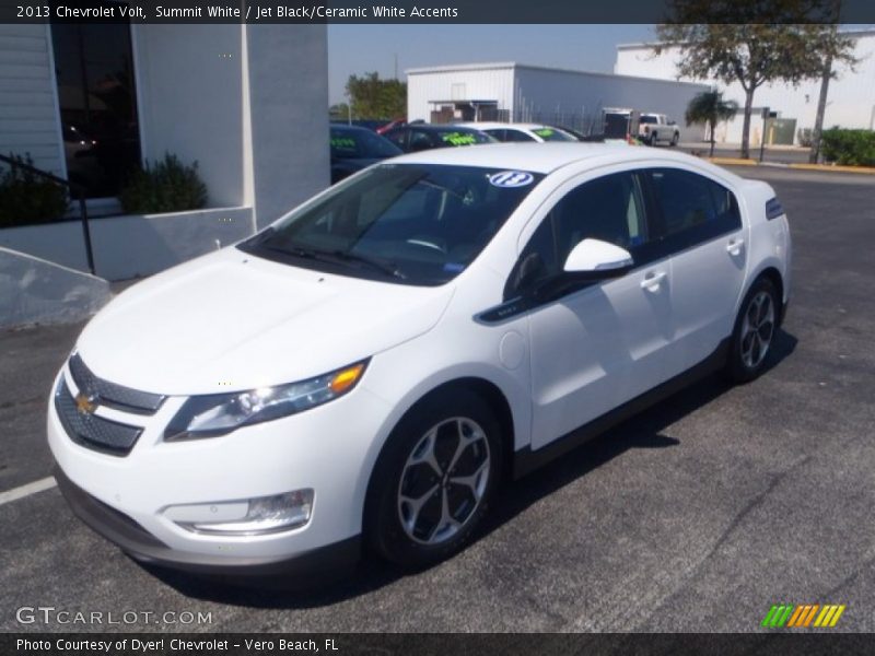 Front 3/4 View of 2013 Volt 