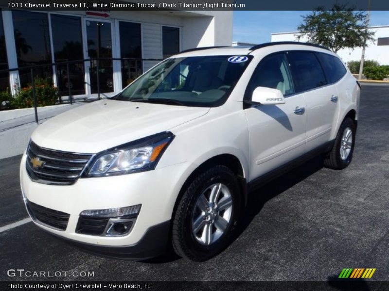Front 3/4 View of 2013 Traverse LT