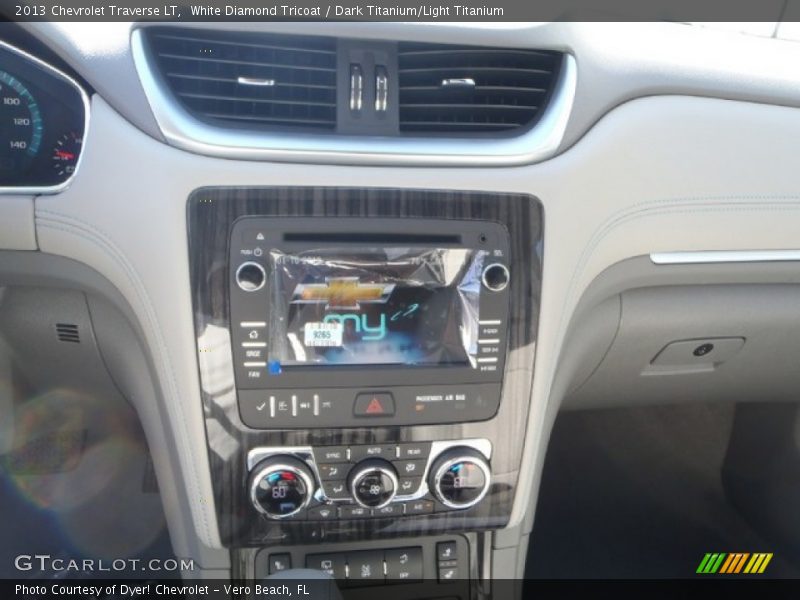 White Diamond Tricoat / Dark Titanium/Light Titanium 2013 Chevrolet Traverse LT