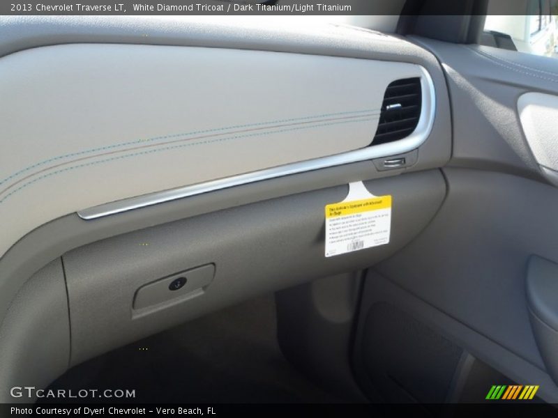 White Diamond Tricoat / Dark Titanium/Light Titanium 2013 Chevrolet Traverse LT