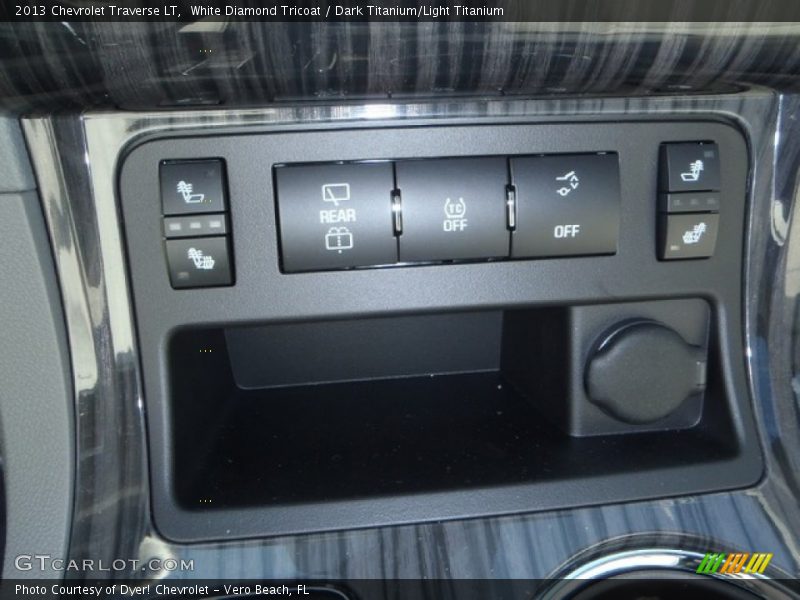 White Diamond Tricoat / Dark Titanium/Light Titanium 2013 Chevrolet Traverse LT