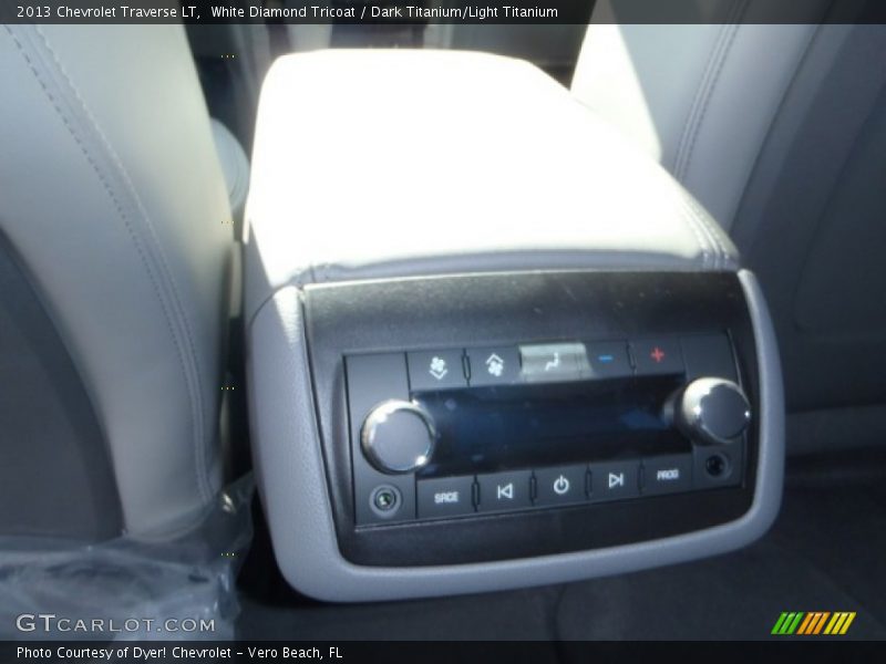 White Diamond Tricoat / Dark Titanium/Light Titanium 2013 Chevrolet Traverse LT