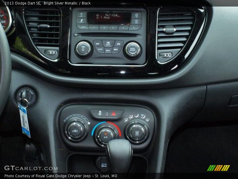 Bright Silver Metallic / Black 2013 Dodge Dart SE