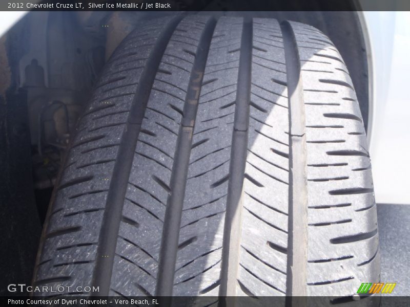 Silver Ice Metallic / Jet Black 2012 Chevrolet Cruze LT
