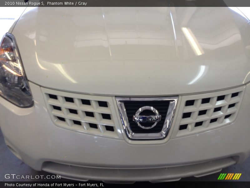 Phantom White / Gray 2010 Nissan Rogue S