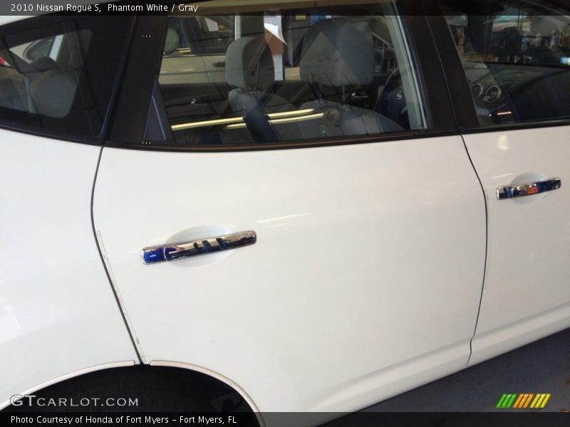 Phantom White / Gray 2010 Nissan Rogue S