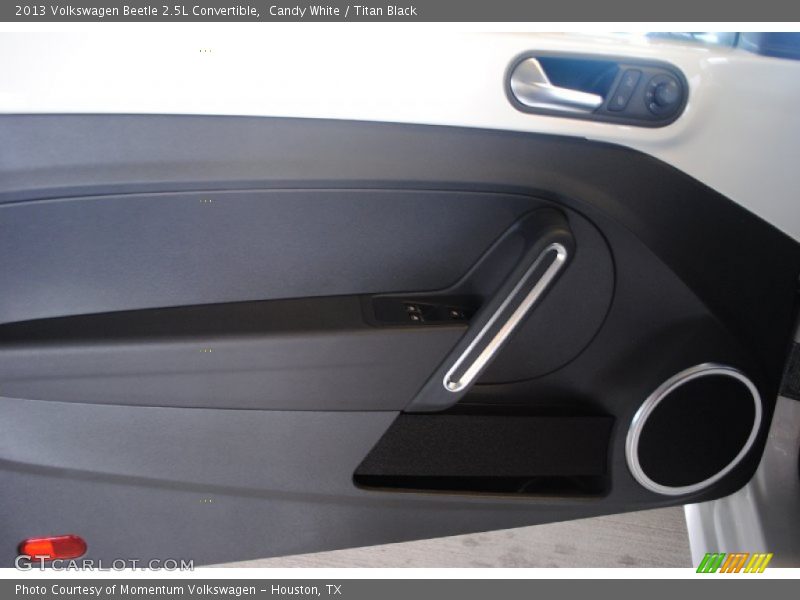 Candy White / Titan Black 2013 Volkswagen Beetle 2.5L Convertible
