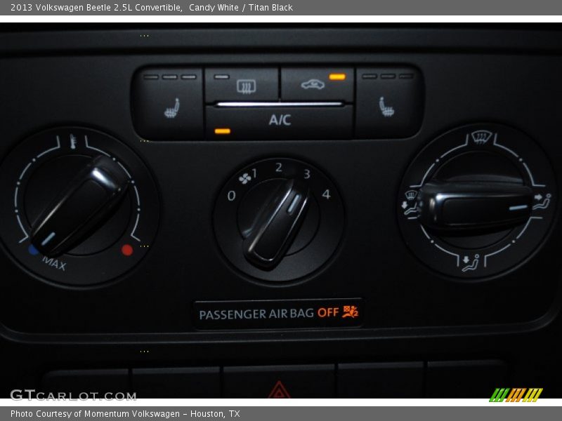 Candy White / Titan Black 2013 Volkswagen Beetle 2.5L Convertible