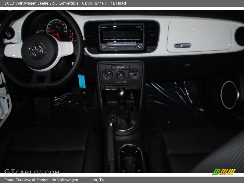 Candy White / Titan Black 2013 Volkswagen Beetle 2.5L Convertible