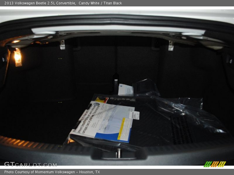 Candy White / Titan Black 2013 Volkswagen Beetle 2.5L Convertible