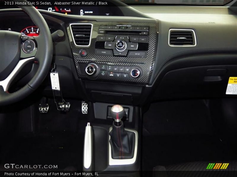 Dashboard of 2013 Civic Si Sedan