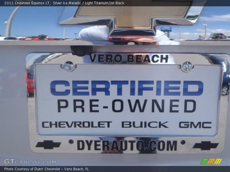 Silver Ice Metallic / Light Titanium/Jet Black 2011 Chevrolet Equinox LT