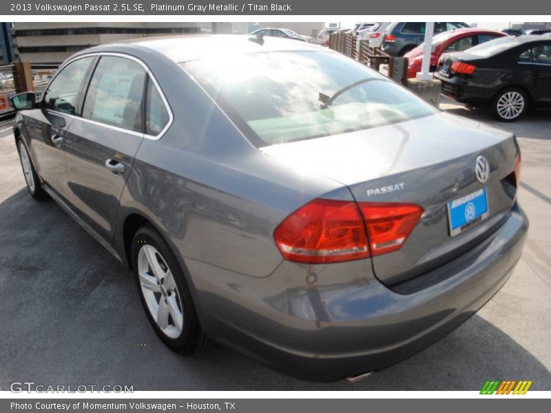 Platinum Gray Metallic / Titan Black 2013 Volkswagen Passat 2.5L SE