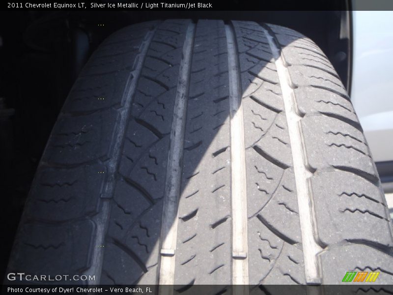 Silver Ice Metallic / Light Titanium/Jet Black 2011 Chevrolet Equinox LT