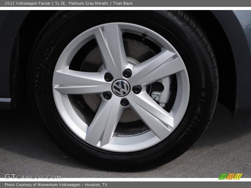 Platinum Gray Metallic / Titan Black 2013 Volkswagen Passat 2.5L SE