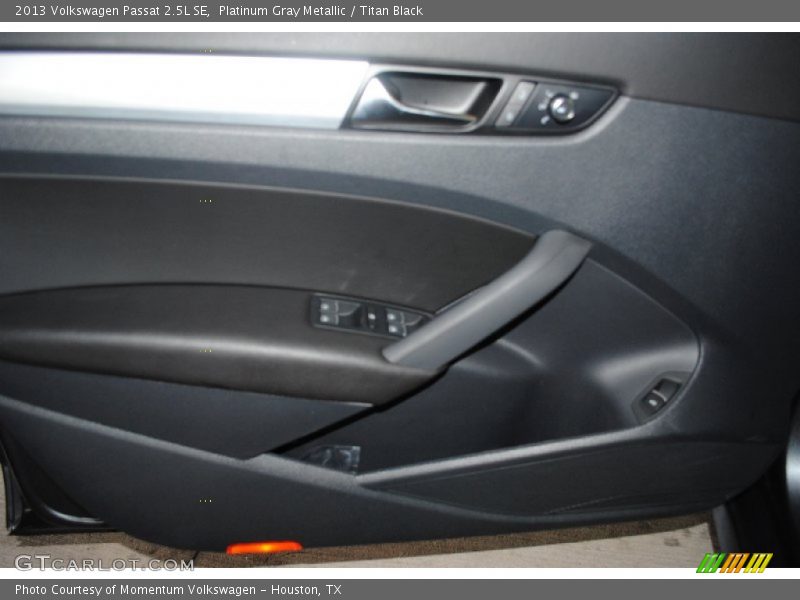 Platinum Gray Metallic / Titan Black 2013 Volkswagen Passat 2.5L SE