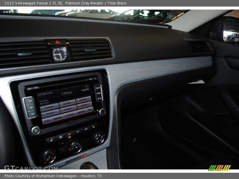 Platinum Gray Metallic / Titan Black 2013 Volkswagen Passat 2.5L SE