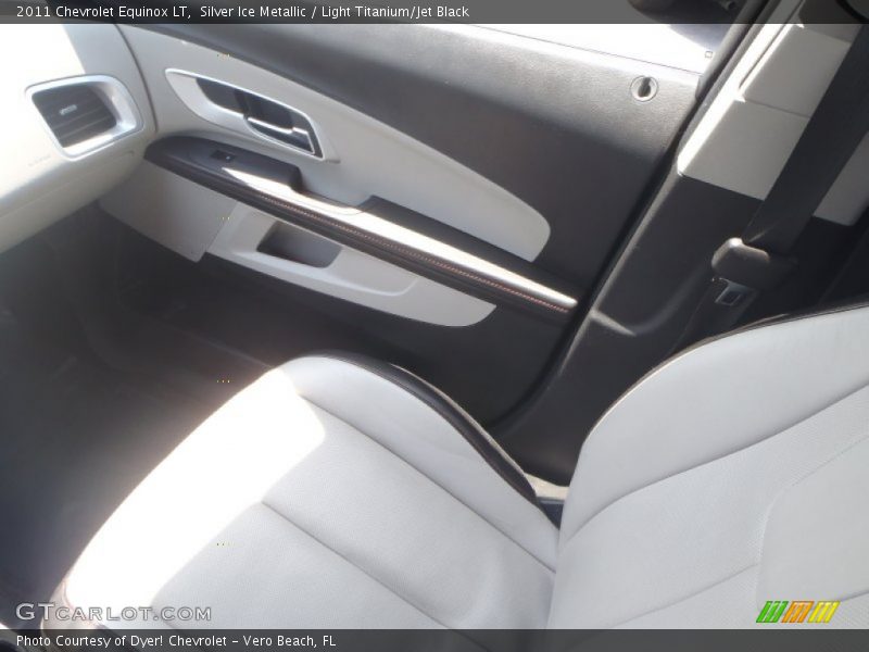 Silver Ice Metallic / Light Titanium/Jet Black 2011 Chevrolet Equinox LT