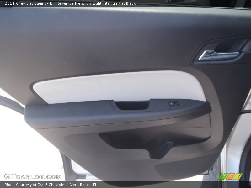 Silver Ice Metallic / Light Titanium/Jet Black 2011 Chevrolet Equinox LT