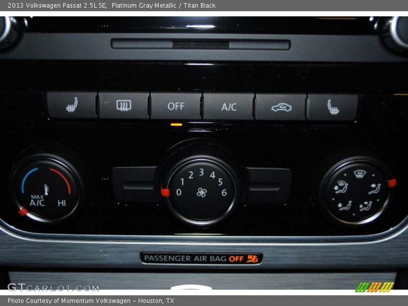Platinum Gray Metallic / Titan Black 2013 Volkswagen Passat 2.5L SE
