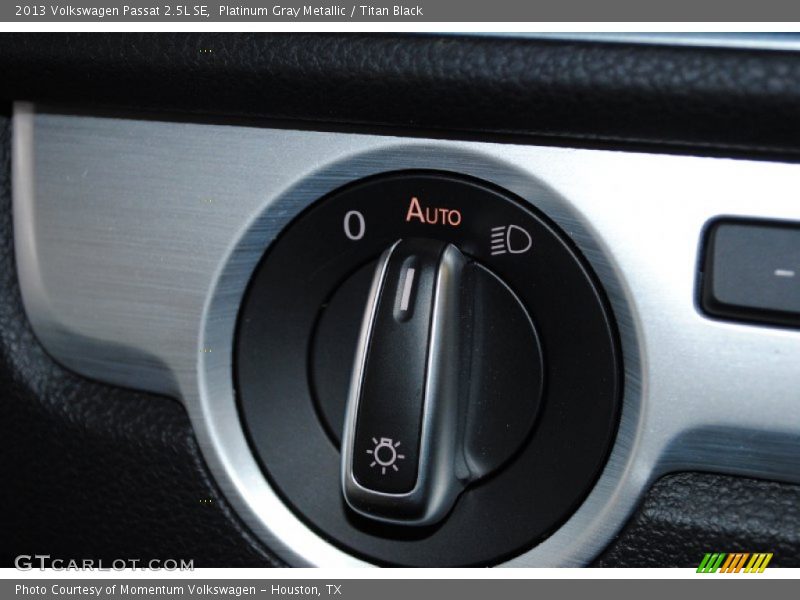 Platinum Gray Metallic / Titan Black 2013 Volkswagen Passat 2.5L SE