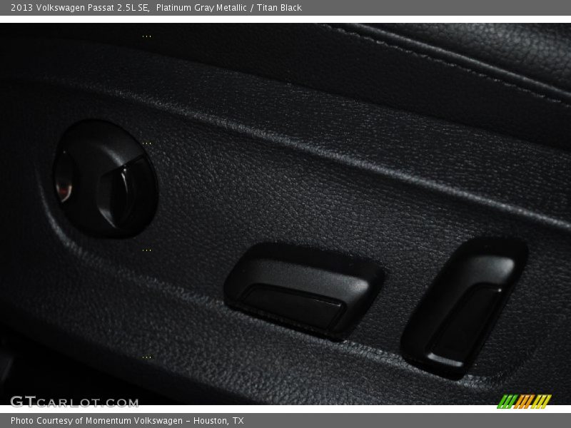 Platinum Gray Metallic / Titan Black 2013 Volkswagen Passat 2.5L SE