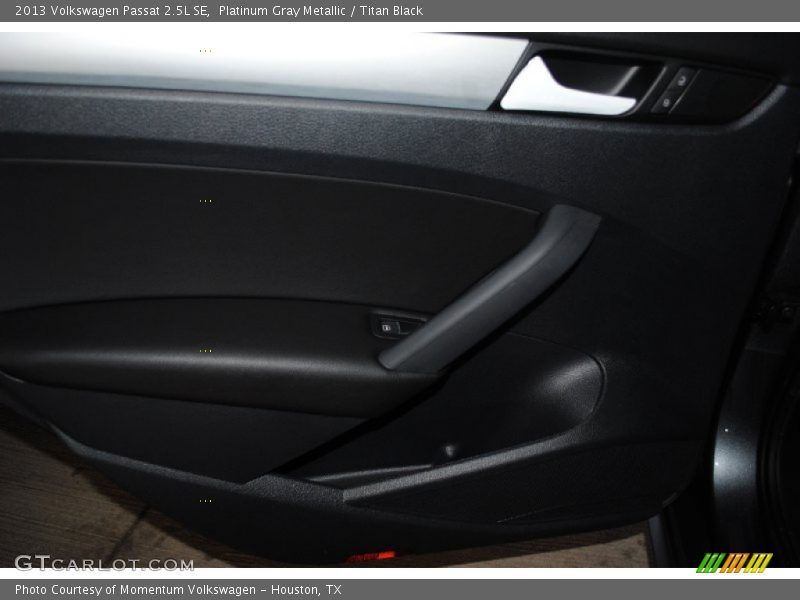 Platinum Gray Metallic / Titan Black 2013 Volkswagen Passat 2.5L SE