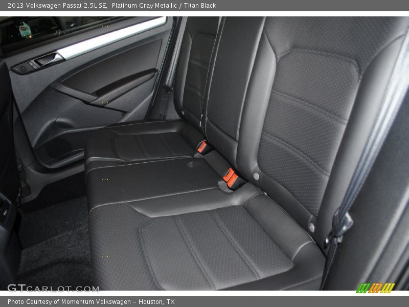 Platinum Gray Metallic / Titan Black 2013 Volkswagen Passat 2.5L SE