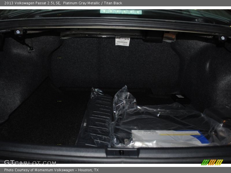Platinum Gray Metallic / Titan Black 2013 Volkswagen Passat 2.5L SE