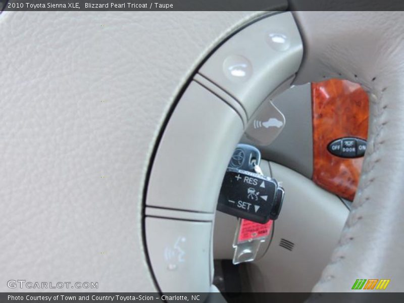 Controls of 2010 Sienna XLE