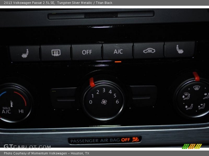 Tungsten Silver Metallic / Titan Black 2013 Volkswagen Passat 2.5L SE