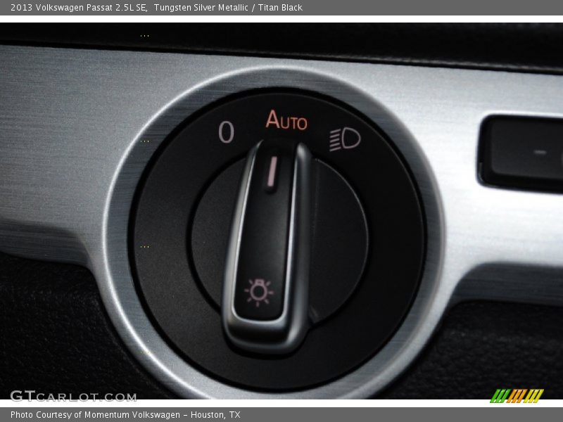 Tungsten Silver Metallic / Titan Black 2013 Volkswagen Passat 2.5L SE