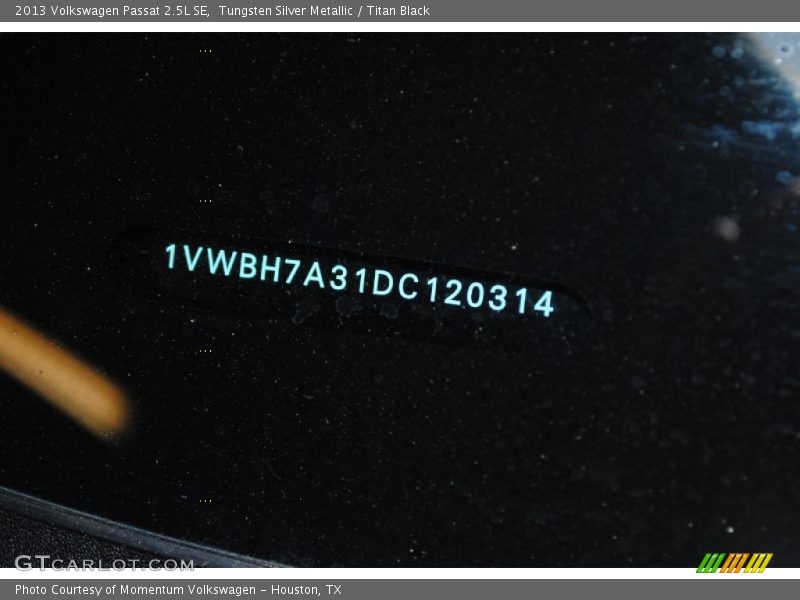 Tungsten Silver Metallic / Titan Black 2013 Volkswagen Passat 2.5L SE