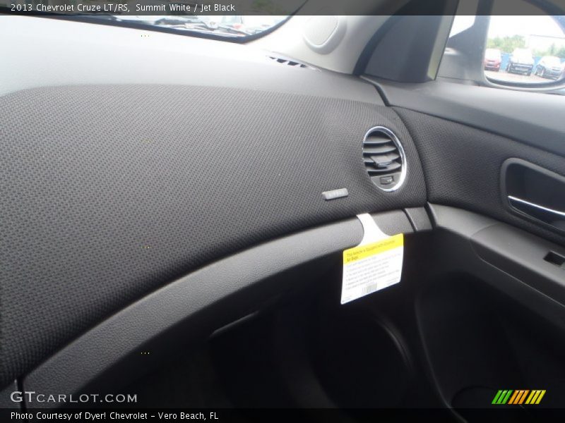 Summit White / Jet Black 2013 Chevrolet Cruze LT/RS