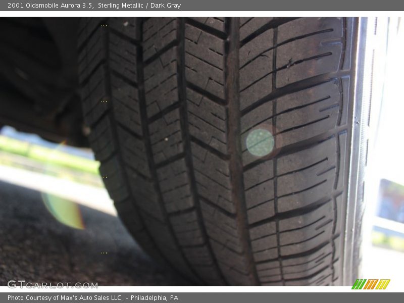 Sterling Metallic / Dark Gray 2001 Oldsmobile Aurora 3.5