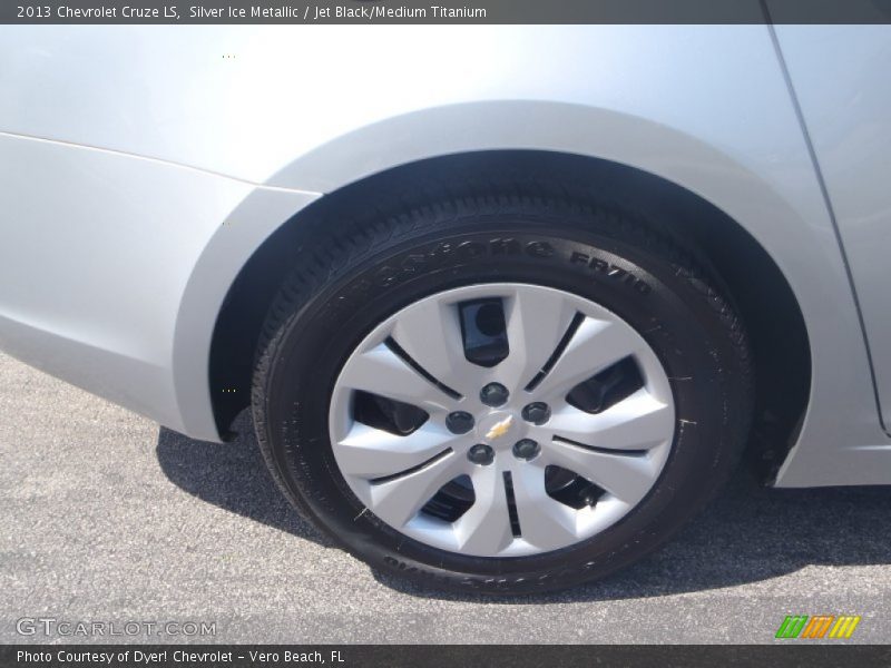 Silver Ice Metallic / Jet Black/Medium Titanium 2013 Chevrolet Cruze LS