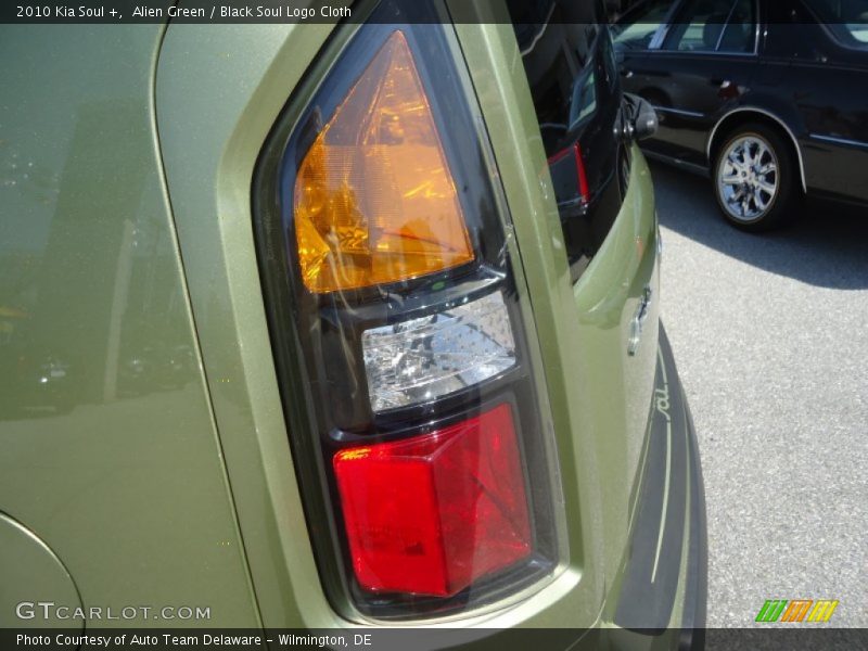 Alien Green / Black Soul Logo Cloth 2010 Kia Soul +