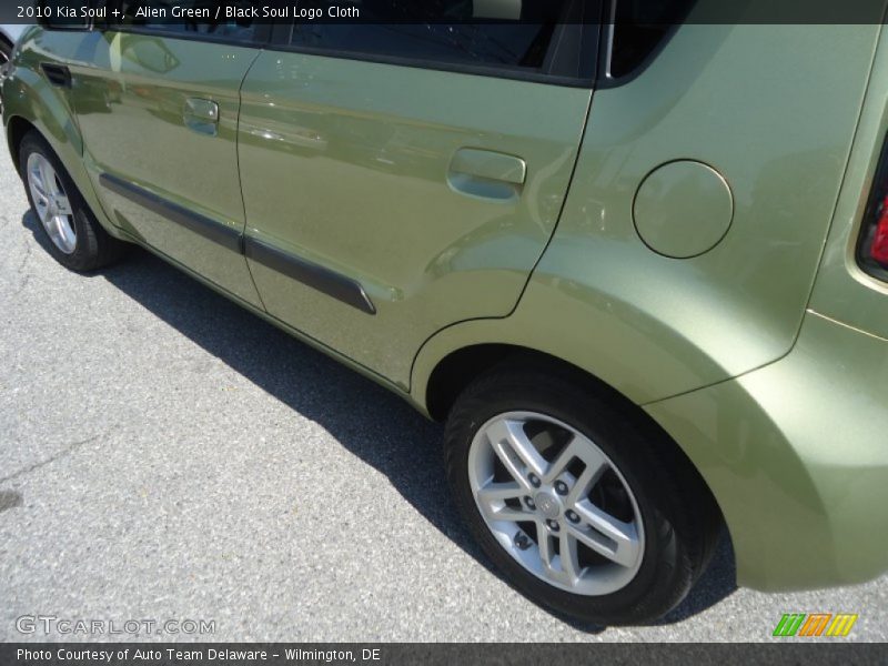 Alien Green / Black Soul Logo Cloth 2010 Kia Soul +