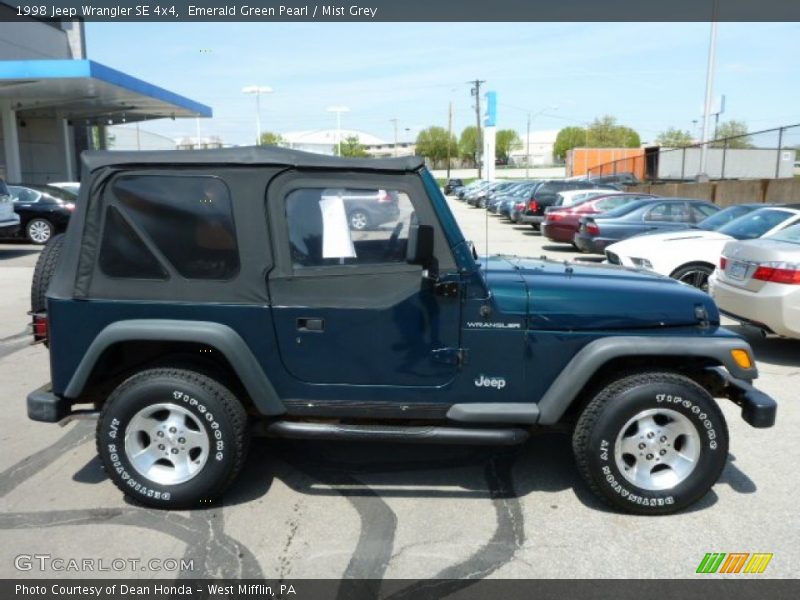Emerald Green Pearl / Mist Grey 1998 Jeep Wrangler SE 4x4