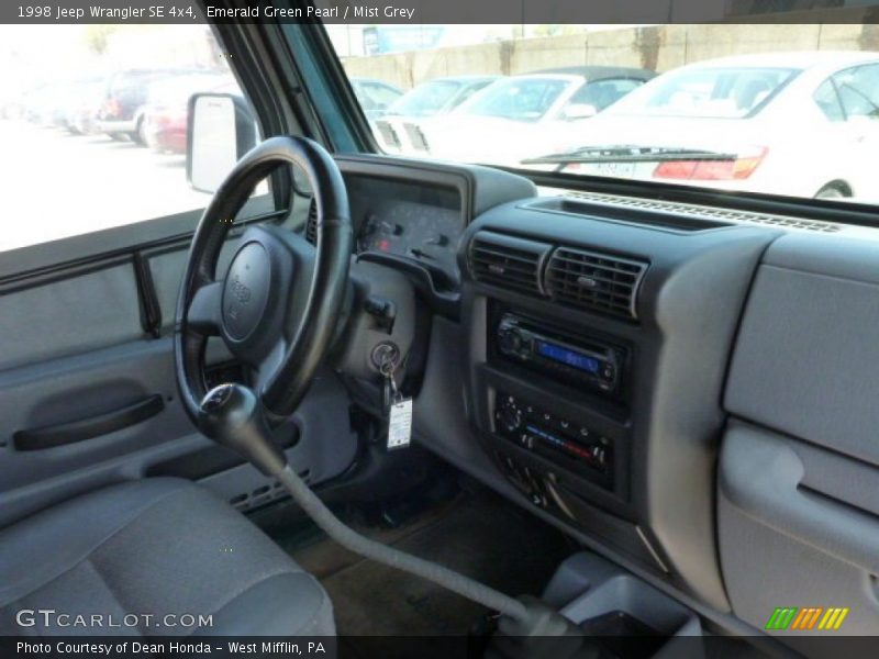 Emerald Green Pearl / Mist Grey 1998 Jeep Wrangler SE 4x4