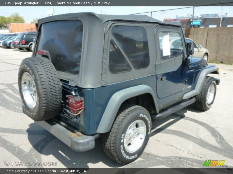 Emerald Green Pearl / Mist Grey 1998 Jeep Wrangler SE 4x4