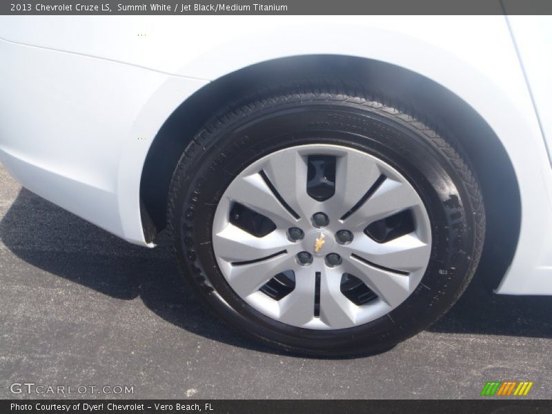 Summit White / Jet Black/Medium Titanium 2013 Chevrolet Cruze LS