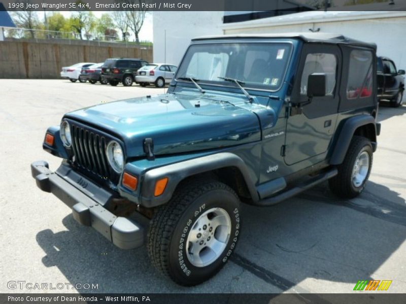 Emerald Green Pearl / Mist Grey 1998 Jeep Wrangler SE 4x4