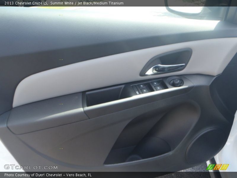 Summit White / Jet Black/Medium Titanium 2013 Chevrolet Cruze LS